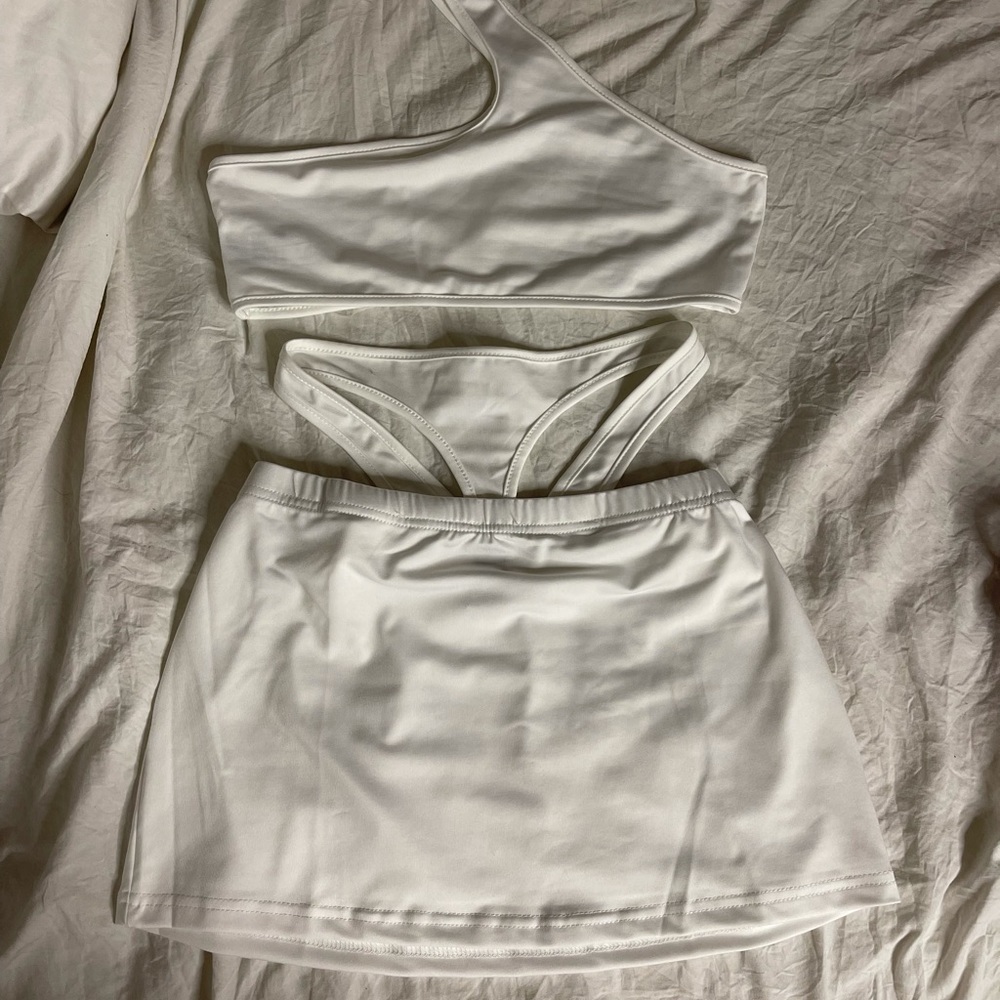 Brand new skirt set in size small.